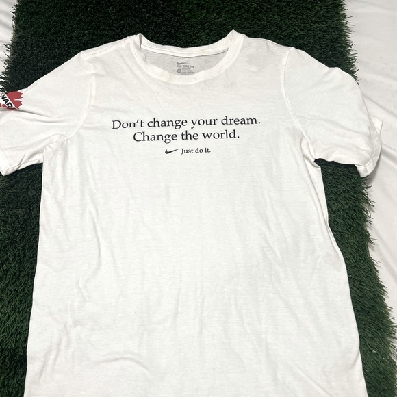 Nike XL Girls Tshirt”Don’t Change Your Dream.Change The World”-LIMITED EDITION - Picture 4 of 6